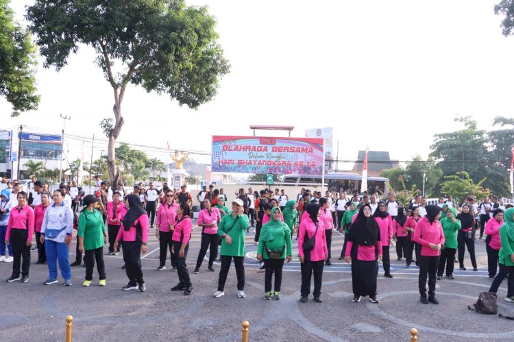 Kegiatan Olahraga Bersama dalam Rangka Hari Bhayangkara ke-78 diwarnai kemeriahan keluarga besar TNI-Polri