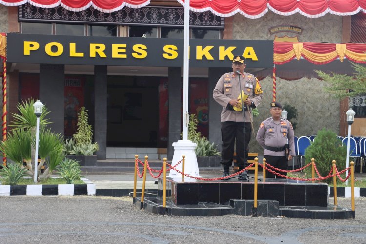 Kapolres Sikka pimpin upacara kenaikan pangkat personil Polres SIkka dan Brimob Yon B Pelopor Maumere