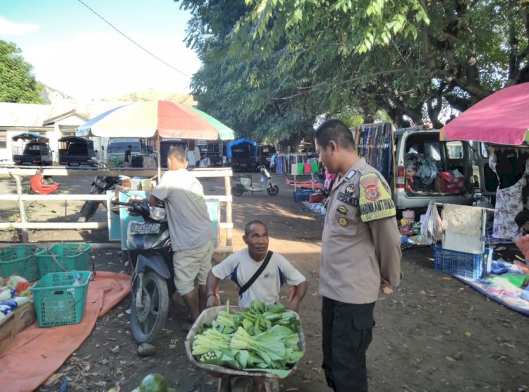 Bhabinkamtibmas Polsek Alok Lakukan Kegiatan Sambang Di Pasar Inpres Ndete