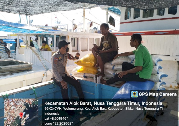 Pos Kp3 Laut Polsek Alok Laksanakan Patroli Dialogis Pastikan Keamanan Pelabuhan Maumere