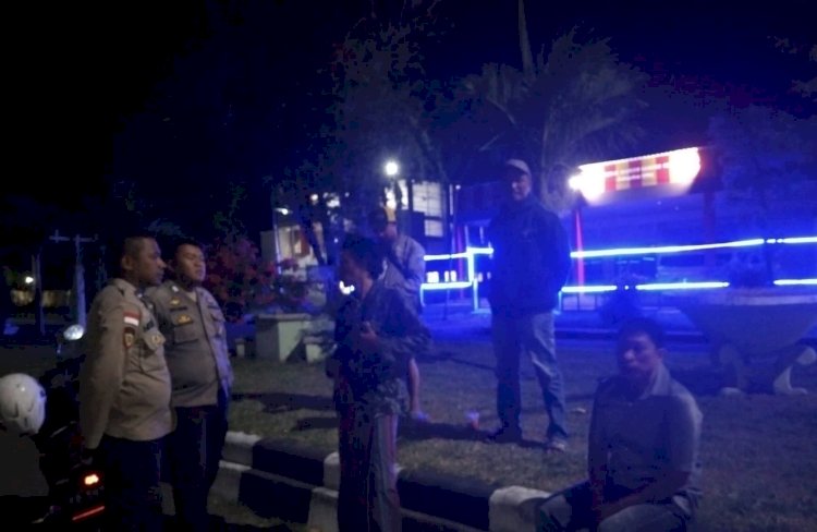 Patroli oleh Piket Jaga SPKT Regu III Polsek Alok Polres Sikka, Menyisir Lokasi Rawan Gangguan Kamtibmas