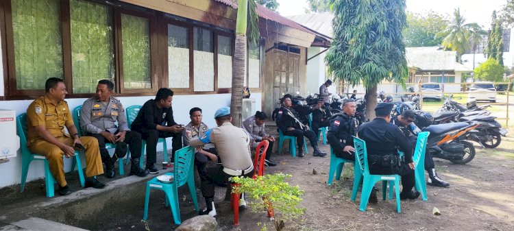 Pengamanan Musyawarah Terbuka Penyelesaian Sengketa Pemilihan Paslon Perseorangan Gagal Berlangsung di Kantor Bawaslu Kab. Sikka