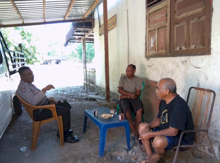 Bhabinkamtibmas Polsek Waigete Bripka Ady Leo Lakukan Sambang Untuk Wujudkan Kamtibmas