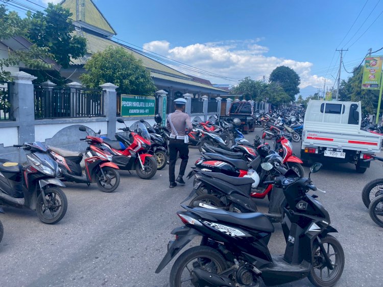 Sat. Lantas Polres Sikka Laksanakan Kegiatan Patroli Dan Pengaturan Arus Lalu Lintas di Tempat - tempat Ibadah atau Masjid