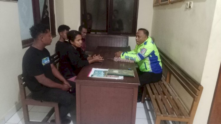 UNIT LAKA SATUAN LALU LINTAS POLRES SIKKA TANGANI KEJADIAN LAKA LANTAS DI NAPUNGLITI DESA HEPANG KEC. LELA KAB.SIKKA