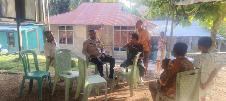 Bhabinkamtibmas Polsek Lela Ciptakan Kondisi Kondusif di Desa Du melalui Giat Sambang