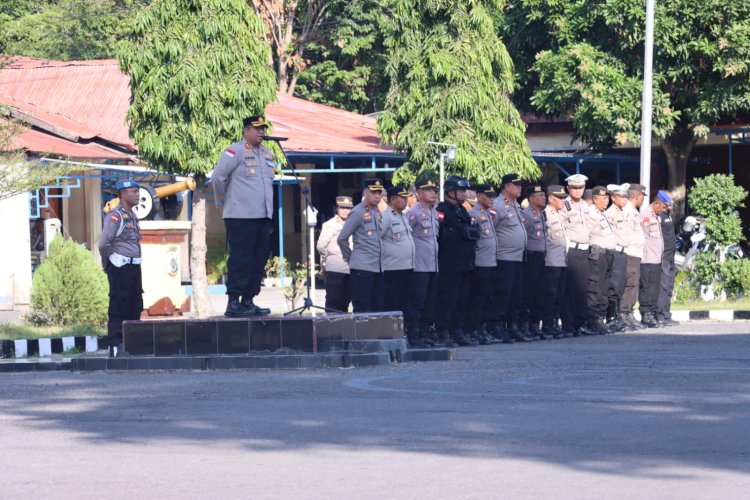 Apel Jam Pimpinan : Kapolres Sikka Tekankan Kesiapan Fisik Jelang Pemilu Kada di Kabupaten Sikka