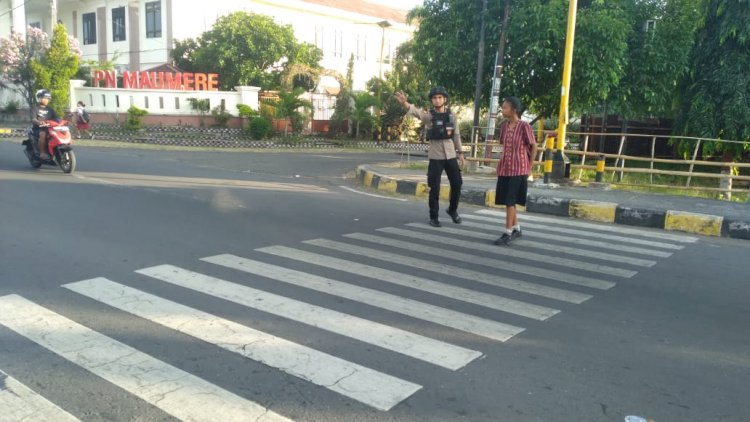 Patroli dan Strong Point Pengaturan Lalu Lintas Pagi oleh Unit Turjawali Satuan Samapta Polres Sikka di Kota Maumere