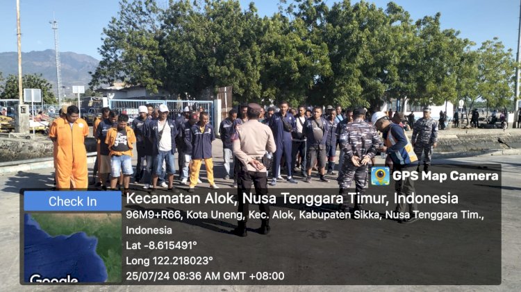 KP3 LAUT MELAKSANAKAN PAM DEBARKASI DAN EMBARKASI KM.TIDAR DI PELABUHAN L.SAY MAUMERE