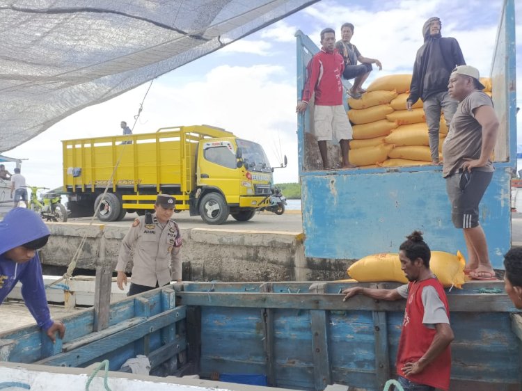 Patroli Dialogis dan Himbauan Kamtibmas di Pelabuhan Maumere Oleh Pospol KP3 Laut