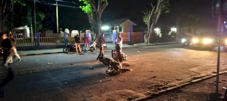 SAT. LANTAS POLRES SIKKA TANGANI LAKA LANTAS DI DEPAN KANTOR BULOG MAUMERE KORBAN 1 ORANG MENINGGAL DUNIA DAN 3 ORANG LUKA