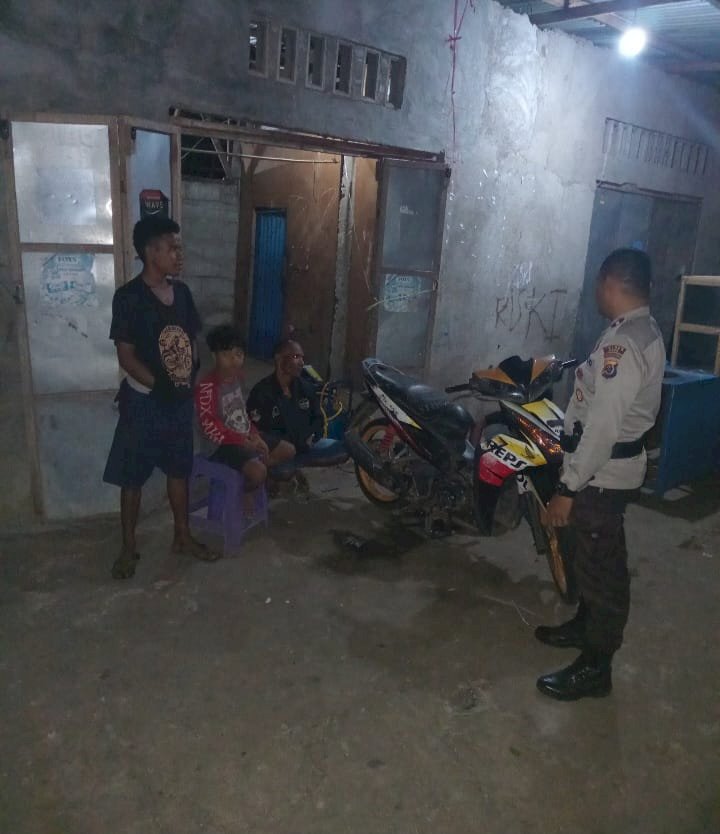 PATROLI OLEH PIKET JAGA REGU II POLSEK WAIGETE - POLRES SIKKA.