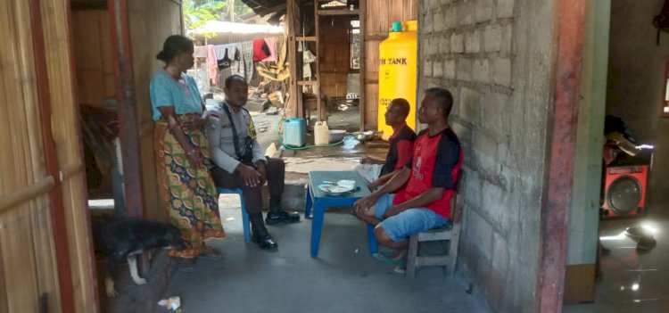 Sambang Warga, Bhabinkamtibmas Polsek Nita Duduk Bersama Warga Binaan