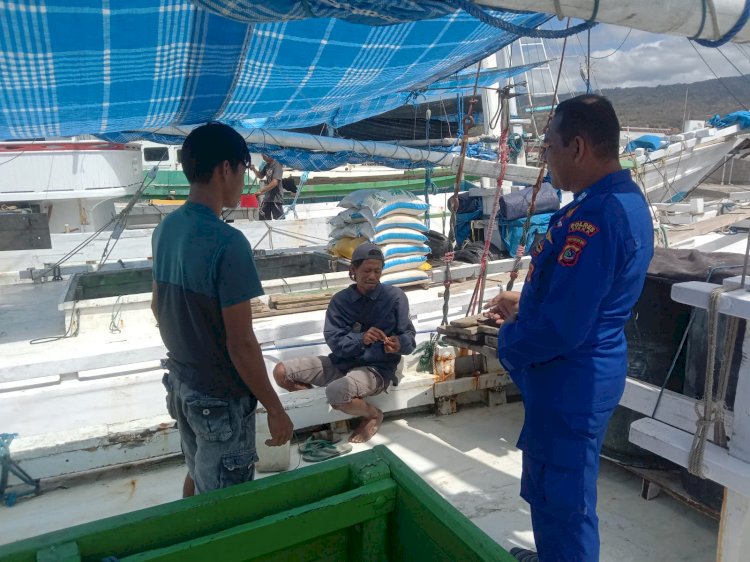 Piket Sat Polair Laksanakan Sambang Di Wilayah Pesisir Sekitar Pelabuhan Rakyat Wuring