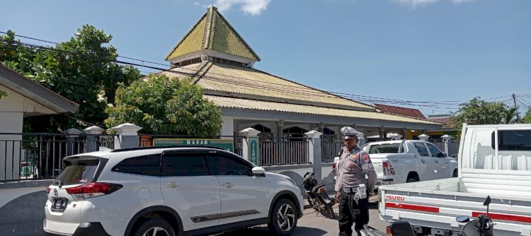 SAT LANTAS RES SIKKA PATROLI DAN PAM DI TEMPAT-TEMPAT IBADAH