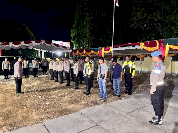 PERSONIL POLRES SIKKA LAKSANAKAN PENGAMANAN RAPAT PLENO DI KANTOR KPUD & BAWASLU  KAB. SIKKA