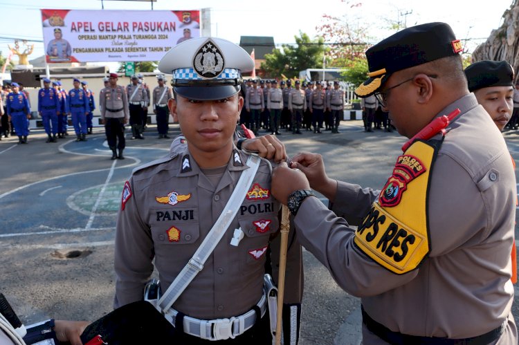 Kapolres Sikka Pimpin Apel Gelar Pasukan Operasi Mantap Praja Turangga 2024