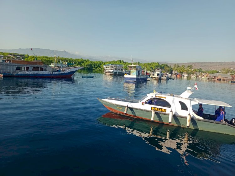 Sat Polairud Polres Sikka Melaksanakan Patroli Diseputaran Perairan Sikka