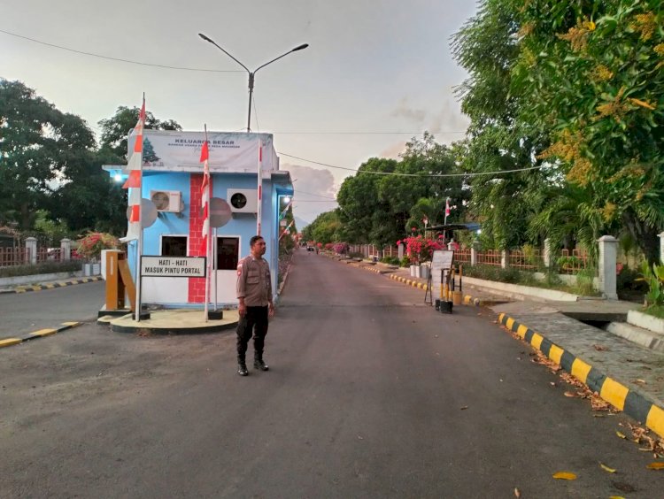 Anggota KP3 Udara bersama Otoritas Keamanan Laksanakan Pengamanan Bandara Frans Seda Maumere.