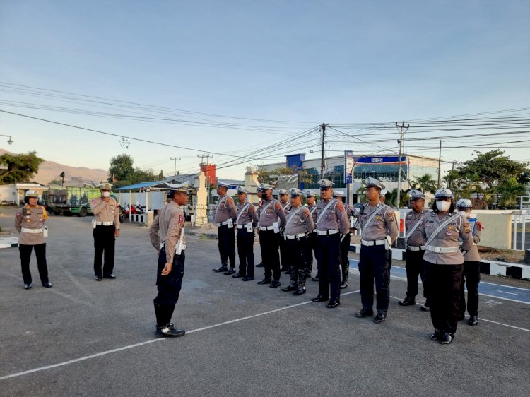 Personil Sat Lantas Laksanakan Pengaturan Lalu Lintas ( Strong Point Pagi) dan Penertiban Kendaraan Bermotor