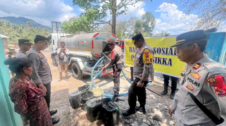 Polres Sikka Salurkan Bantuan Air Bersih kepada Warga Terdampak Krisis Air di Kecamatan Talibura