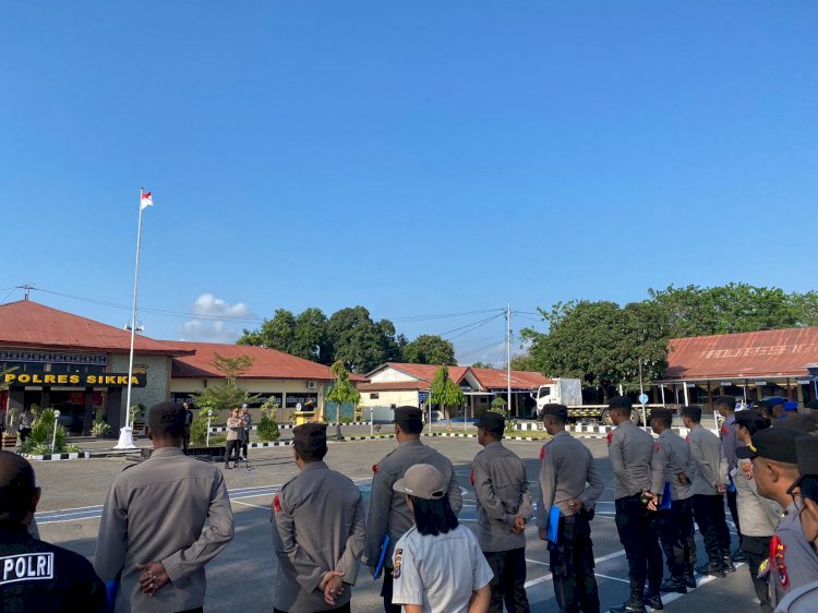 Wakapolres Sikka Pimpin Apel Pagi, Tekankan Kebersihan Lingkungan dan Kerapihan Personel