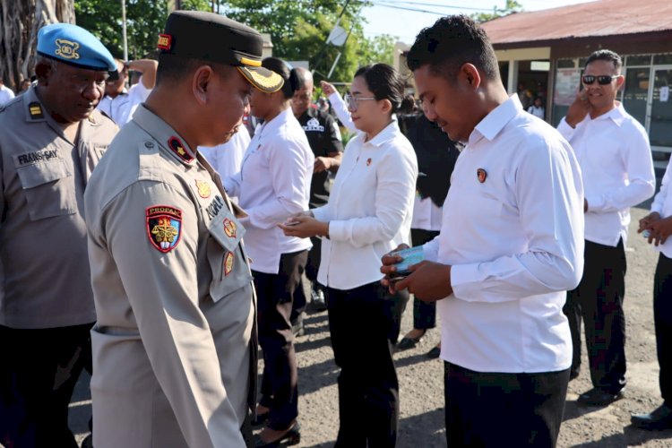 Wakapolres Sikka Pimpin Langsung Operasi Penegakan Ketertiban dan Disiplin Personel