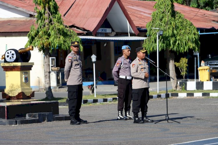 Polres Sikka Gelar Apel Pagi, Wakapolres Tekankan Pentingnya Disiplin dan Kerapihan Seragam Dinas