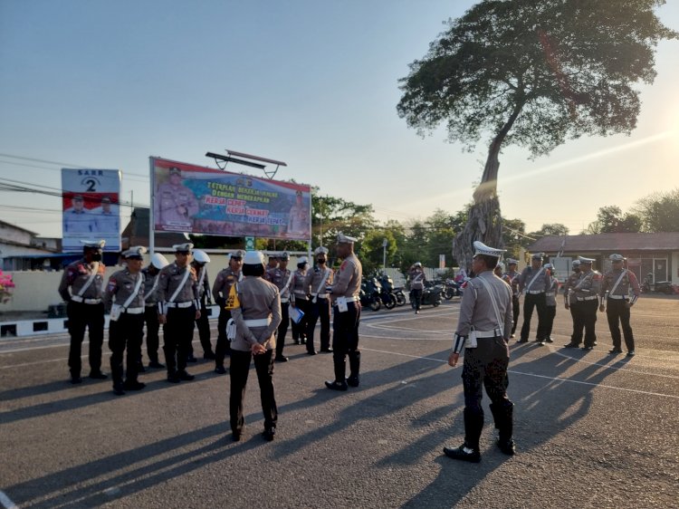 Polres Sikka Gelar Pengamanan dan Pengaturan Lalu Lintas di Sekitar Gereja Katedral untuk Misa Requiem Uskup.