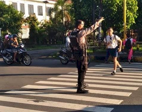 KEGIATAN RUTIN PATROLI PAGI DAN PENGATURAN LALU LINTAS OLEH UNIT TURJAWALI SAT.  SAMAPTA POLRES SIKKA.