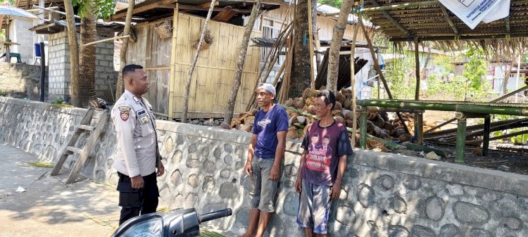 Kegiatan sambang dan patroli dialogis oleh Bhabinkamtibmas Polsek Lela,Polres Sikka.