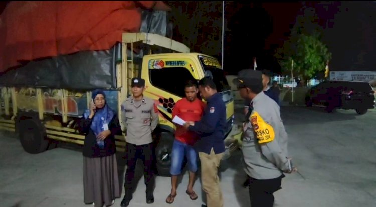 MONITORING KEDATANGAN LOGISTIK PILKADA DI GUDANG CADANGAN LOGISTIK KPU KAB. SIKKA.