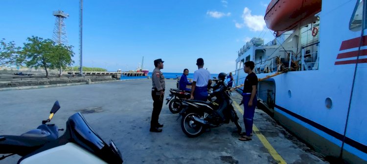 Patroli Rutin di Pelabuhan L. Say Maumere, Polsek Alok Jaga Ketertiban Wilayah Pesisir