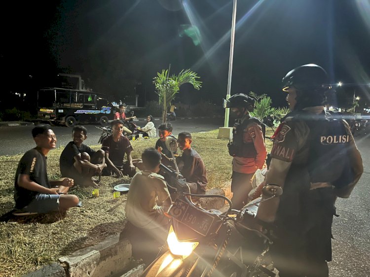 PATROLI MALAM POLRES SIKKA: TEGAKKAN KAMTIBMAS, CIPTAKAN RASA AMAN DI TENGAH MASYARAKAT