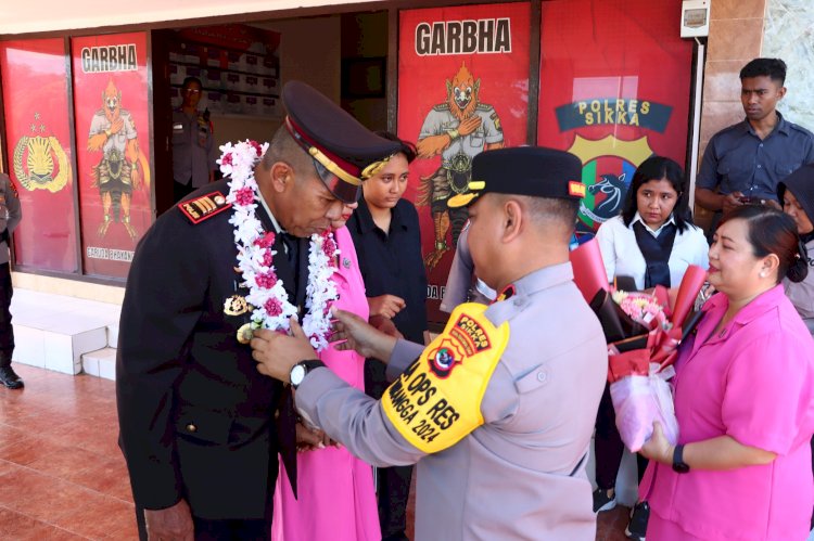 Polres Sikka Gelar Wisuda Purna Bakti AKP Alexander Suban