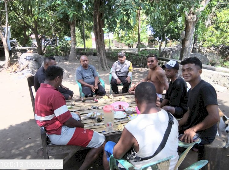 BHABINKAMTIBMAS POLSEK WAIGETE LAKSANAKAN KEGIATAN SAMBANG WARGA DESA BINAAN