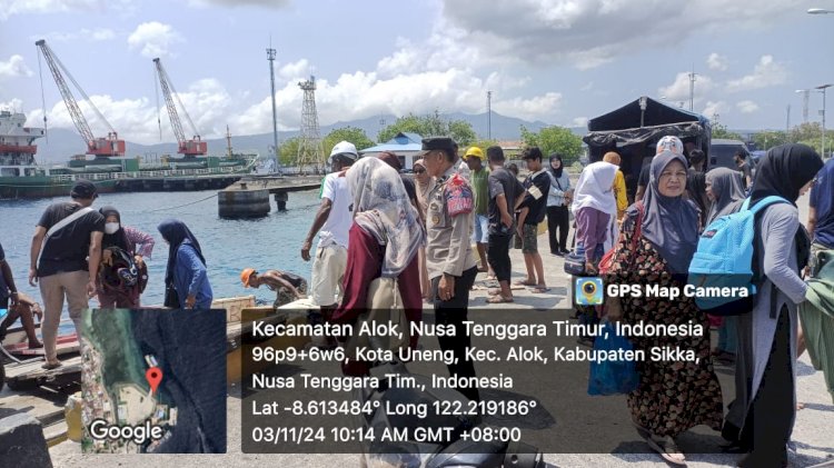 Personil KPPP Laut Polres Sikka Melaksanakan Patroli untuk Menjaga Keamanan di Sekitar Pelabuhan .