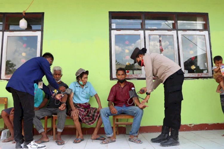 Polres Sikka Gelar Pemeriksaan Kesehatan untuk Pengungsi Erupsi Lewotobi di Wilayah Kec. Waigete