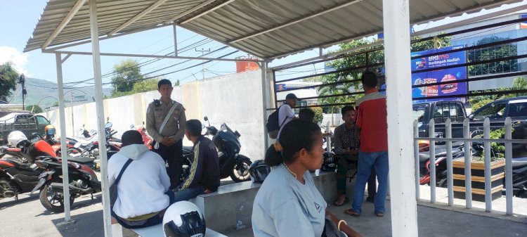 Satlantas Polres Sikka Gelar Binluh dan Himbauan Tertib Lalu Lintas kepada Pengemudi Gojek dan Sopir Pickup