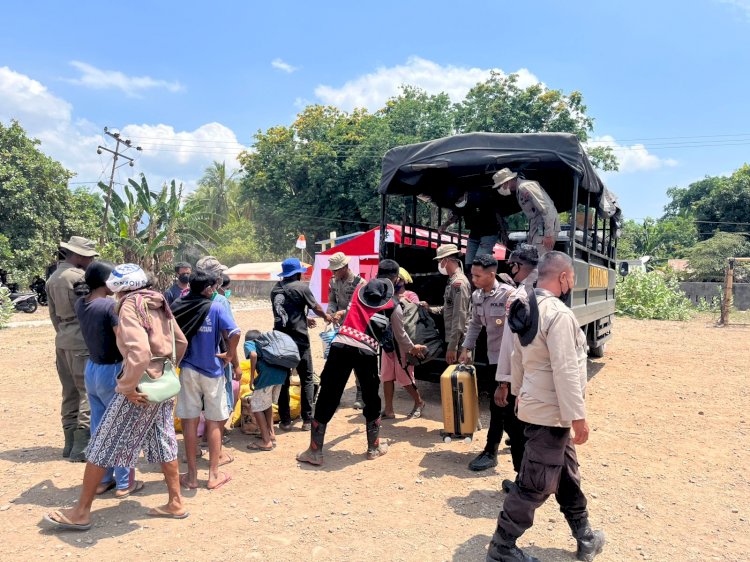 Personel Polres Sikka Terlibat Operasi Kemanusiaan di Kabupaten Flores Timur untuk Bantu Korban Erupsi Gunung Lewotobi