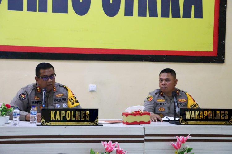 Kapolres Sikka Pimpin Rapat Anev Bulanan Evaluasi Kinerja dan Pemecahan Kendala Operasional