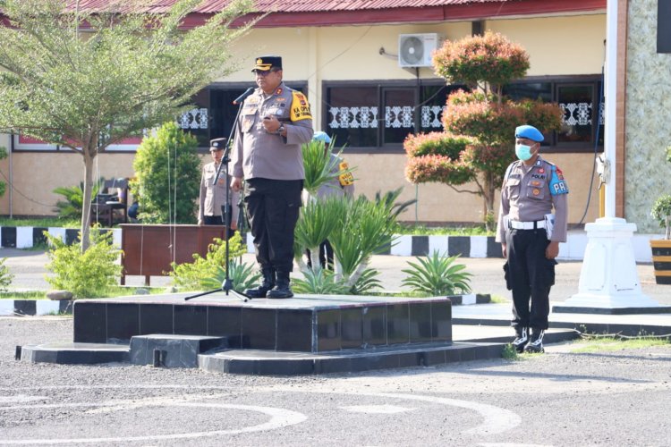 Polres Sikka Gelar Apel Pagi dan Jam Pimpinan, Kapolres Tekankan Kewaspadaan Pilkada dan Antisipasi Dampak Abu Vulkanik