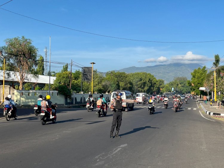 KEGIATAN RUTIN PATROLI PAGI DAN PENGATURAN LALU LINTAS OLEH UNIT TURJAWALI SAT.  SAMAPTA POLRES SIKKA.