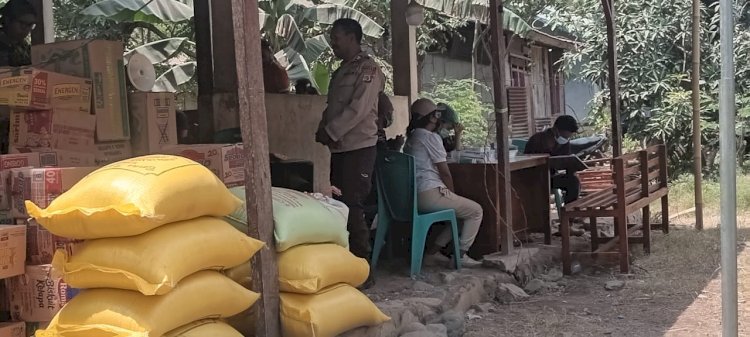 KAPOSPOL TALIBURA-POLRES SIKKA LAKSANAKAN MONITORING PENGUNGSI LETUSAN GUNUNG LEWOTOBI.