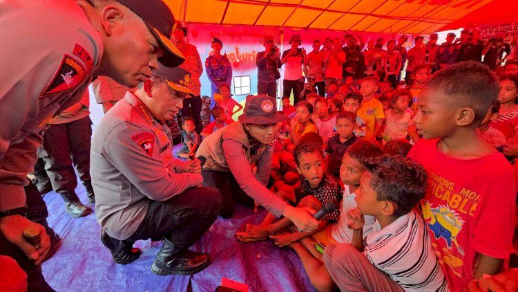 Tinjau Posko Pengungsian Erupsi Lewotobi, Kapolri Pastikan Pelayanan dan Kebutuhan Warga