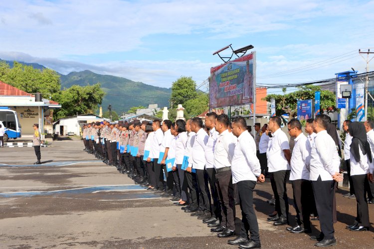 Kapolres Sikka Pimpin Apel Jam Pimpinan, Tekankan Profesionalisme dan Etika Anggota Polri