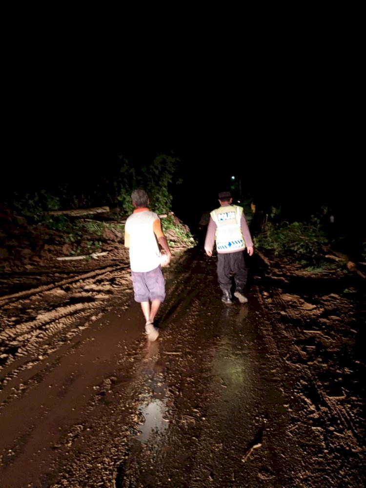 Tanah Longsor dan Deker Rusak di Talibura: Aparat Gabungan Tanggap Darurat, Kendaraan Berat Dilarang Melintas