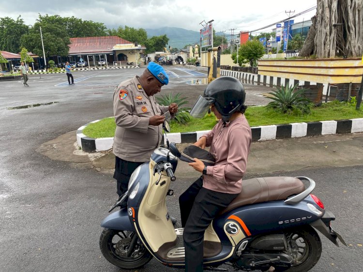 Kasipropam Polres Sikka Gelar Pengecekan Kendaraan dan Handphone Personil