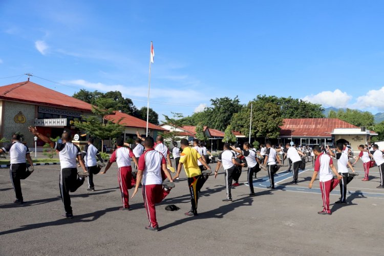 Semangat Olahraga, Polres Sikka Gelar Jumat Sehat dengan Jalan Santai dan Senam