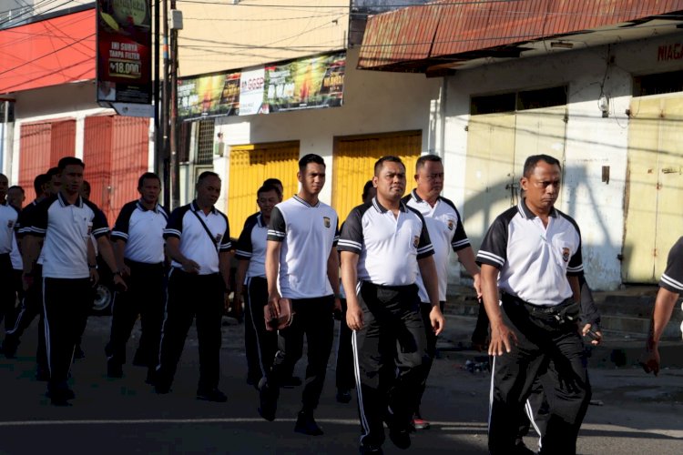 Semangat Olahraga, Polres Sikka Gelar Jumat Sehat dengan Jalan Santai dan Senam